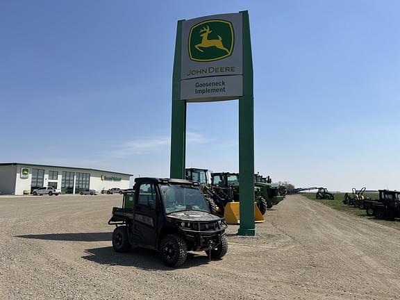 Image of John Deere XUV 835R equipment image 1