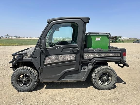 Image of John Deere XUV 835R equipment image 3