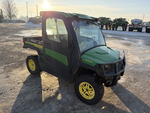 Image of John Deere XUV 835R equipment image 1
