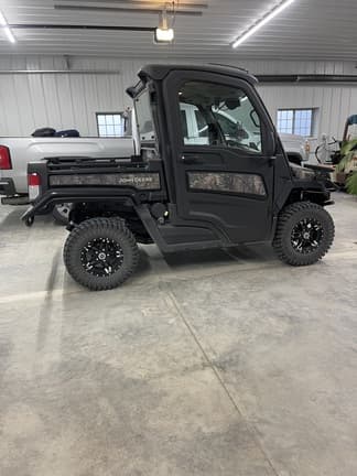 Image of John Deere XUV 835R equipment image 1