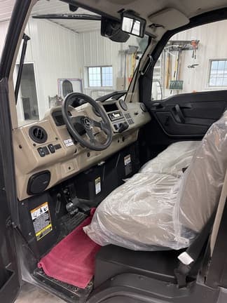 Image of John Deere XUV 835R equipment image 4