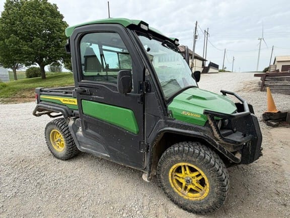 2023 John Deere XUV 835R Equipment Image0