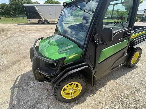 Image of John Deere XUV 835R equipment image 3