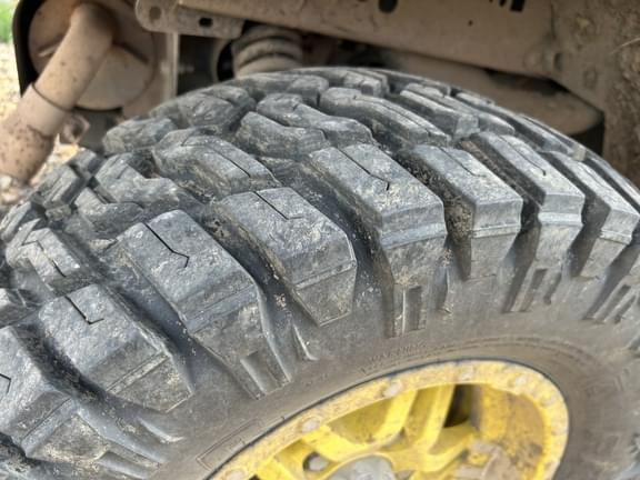 Image of John Deere XUV 835R equipment image 3