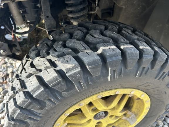 Image of John Deere XUV 835R equipment image 4