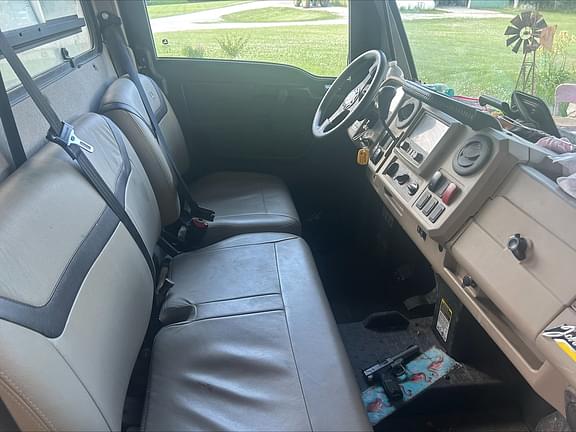 Image of John Deere XUV 835R equipment image 3