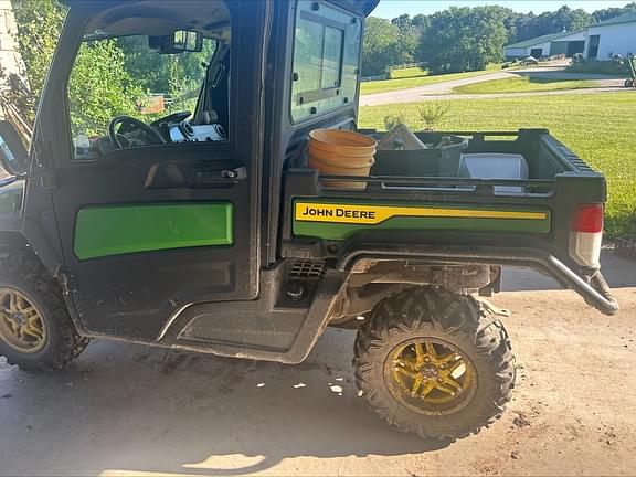 Image of John Deere XUV 835R Primary image