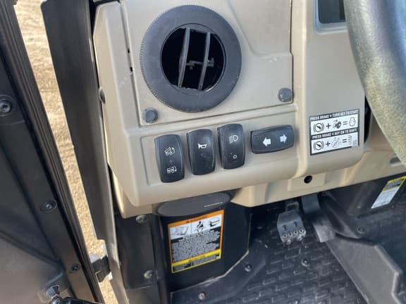 Image of John Deere XUV 835R equipment image 2