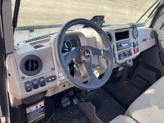 Image of John Deere XUV 835R equipment image 1