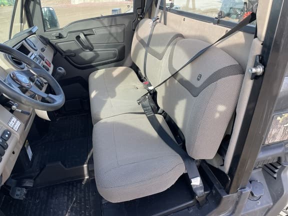 Image of John Deere XUV 835R equipment image 4