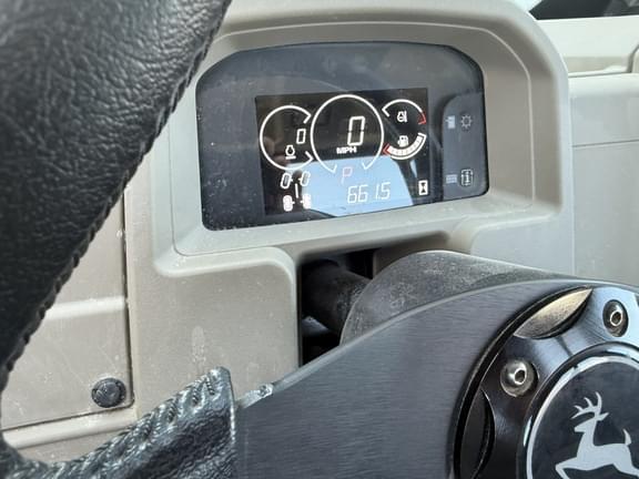 Image of John Deere XUV 835R equipment image 3