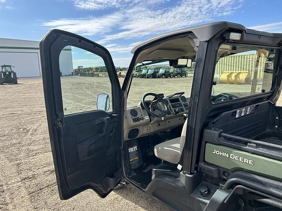 Image of John Deere XUV 835R equipment image 1