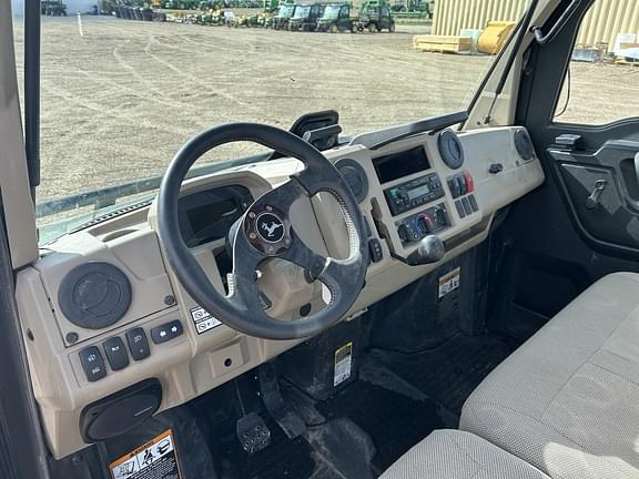 Image of John Deere XUV 835R equipment image 2