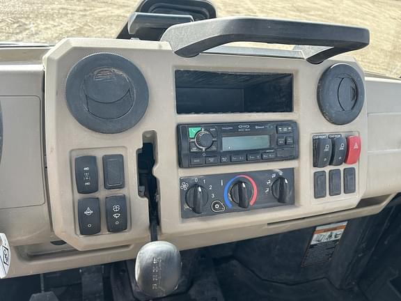 Image of John Deere XUV 835R equipment image 4
