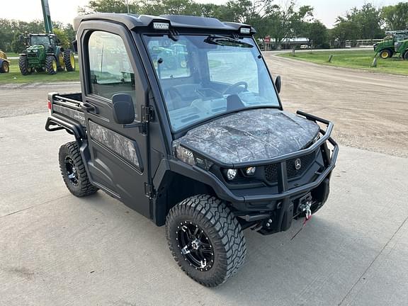 Image of John Deere XUV 835R equipment image 1
