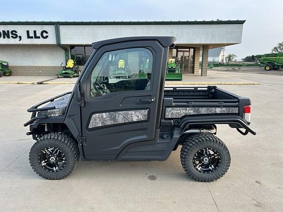 Image of John Deere XUV 835R equipment image 3