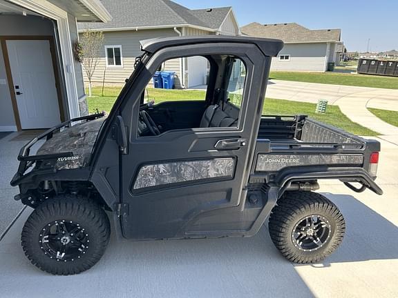 Image of John Deere XUV 835R equipment image 1