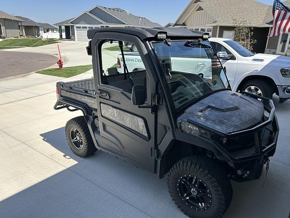 Image of John Deere XUV 835R equipment image 2