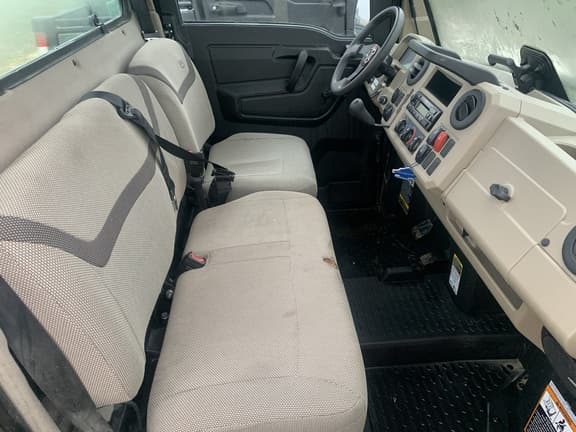 Image of John Deere XUV 835R equipment image 4