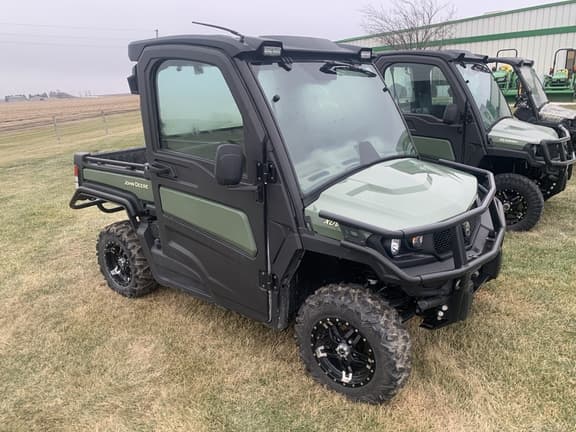 Image of John Deere XUV 835R equipment image 1