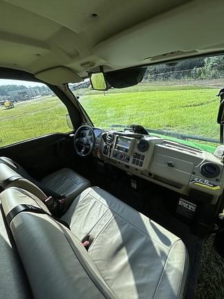 Image of John Deere XUV 835R equipment image 3