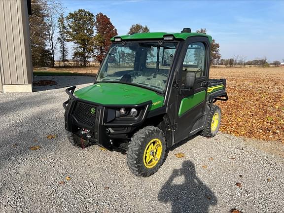 Image of John Deere XUV 835R equipment image 1