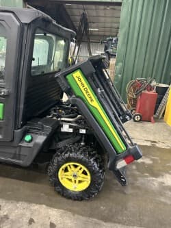 Image of John Deere XUV 865M equipment image 1