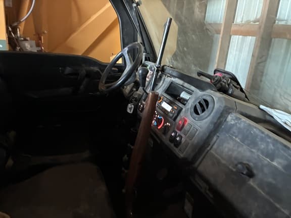 Image of John Deere XUV 865M equipment image 4