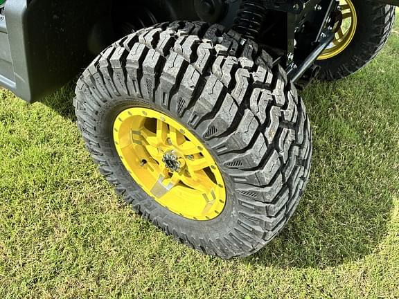Image of John Deere XUV 865R equipment image 4