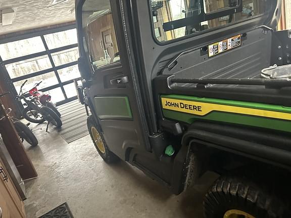 Image of John Deere XUV 865R equipment image 4