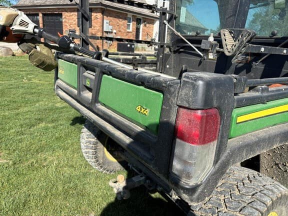 Image of John Deere XUV 865R equipment image 1