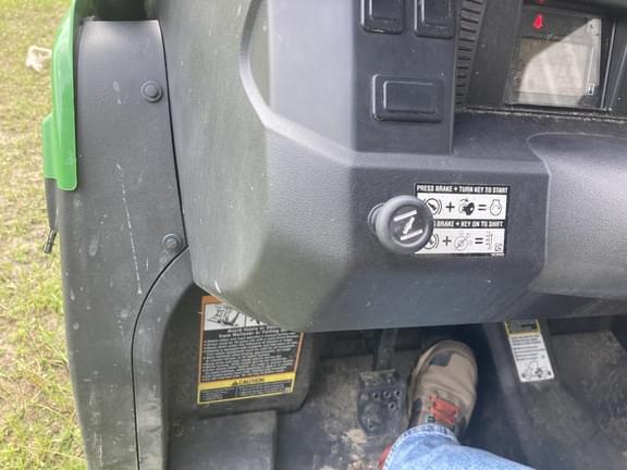 Image of John Deere XUV 560E equipment image 4