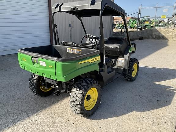 Image of John Deere XUV 560E equipment image 4