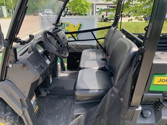 Image of John Deere XUV 835M equipment image 1