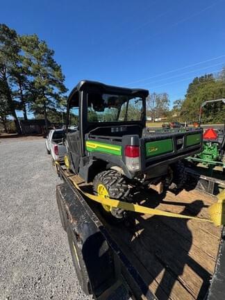 Image of John Deere XUV 835M equipment image 3