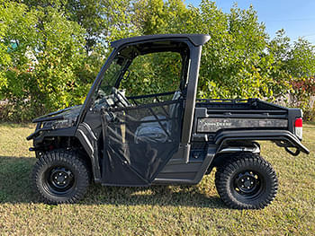 2023 John Deere Gator Equipment Image0