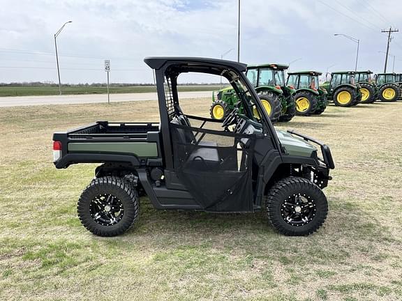 Image of John Deere XUV 835M equipment image 3