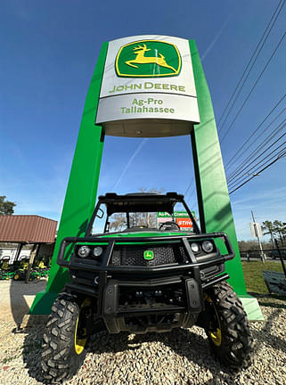 Image of John Deere XUV 835M equipment image 1