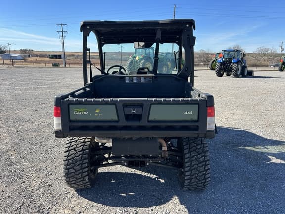 Image of John Deere XUV 835M equipment image 3