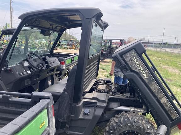 Image of John Deere XUV 835M equipment image 2