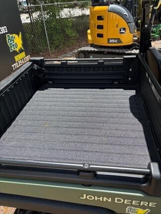 Image of John Deere XUV 835M equipment image 3