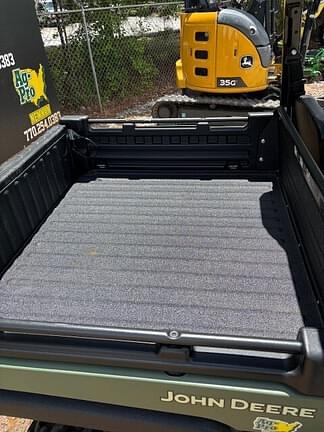 Image of John Deere XUV 835M equipment image 3