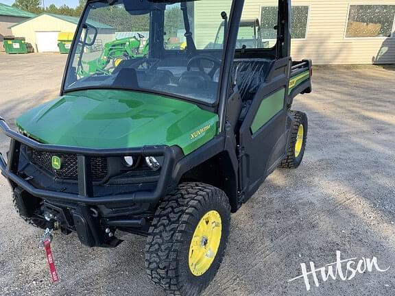 Image of John Deere XUV 835M equipment image 1