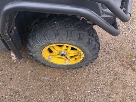 Image of John Deere XUV 835M equipment image 3