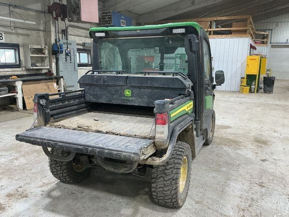 Image of John Deere XUV 835R equipment image 2