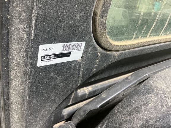 Image of John Deere XUV 835R equipment image 4