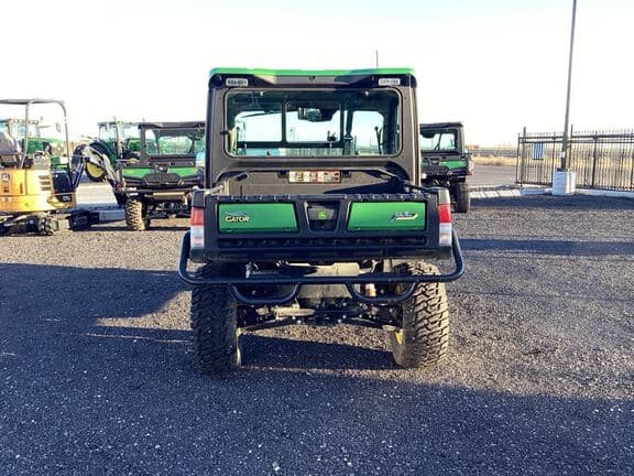 Image of John Deere XUV 835R equipment image 4