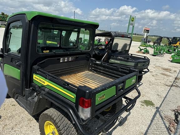 Image of John Deere XUV 835R equipment image 3