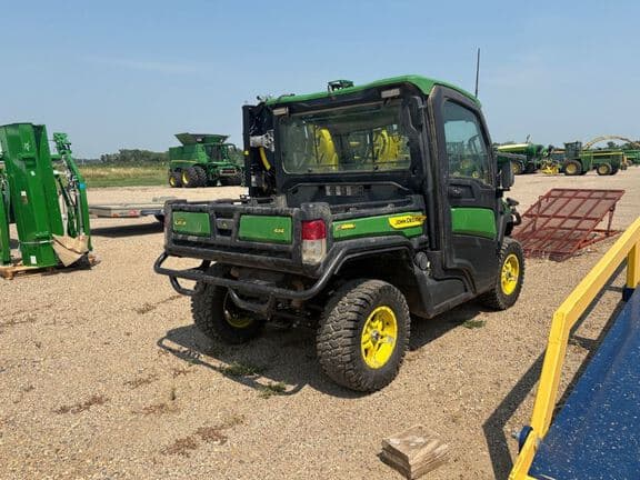 Image of John Deere XUV 835R equipment image 3