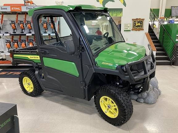 Image of John Deere XUV 835R equipment image 1